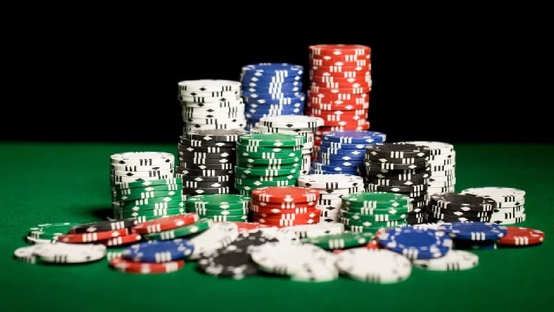 Cần hiểu rõ về các loại chip poker phổ biến khi tham gia